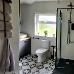 Дом отдыха Solas Na Gealai, Entire House, Sleeps 8