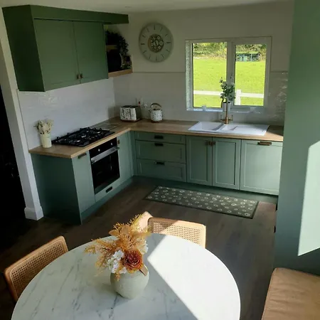 Solas Na Gealai, Entire House, Sleeps 8 Mountshannon