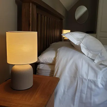 Solas Na Gealai, Entire House, Sleeps 8 * Mountshannon