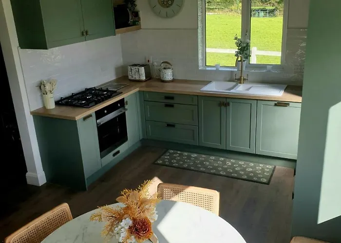 Solas Na Gealai, Entire House, Sleeps 8 Mountshannon